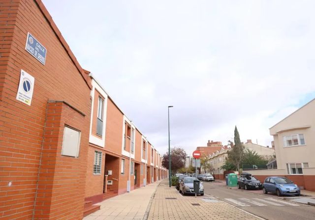 A la venta un chalé con okupas por 107.000 euros que incluye el desalojo en el precio