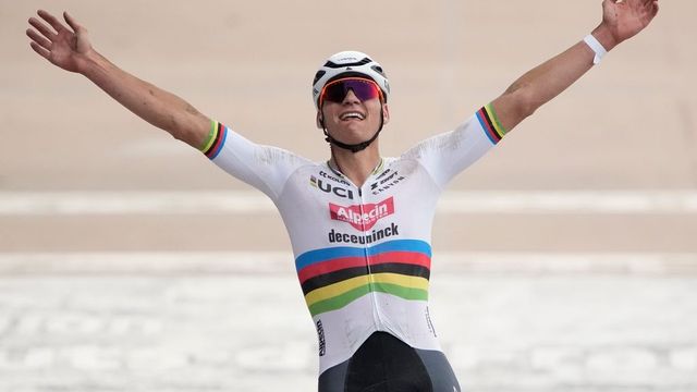 Van der Poel escribe una nueva sinfonía en los adoquines de la París-Roubaix