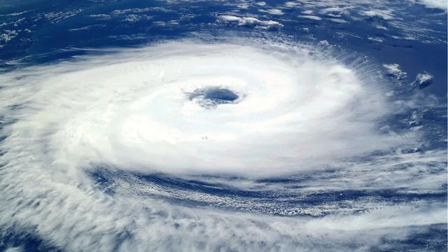 Един загинал в източната част на Карибския басейн след преминаването на урагана Берил, който достигна пета категория