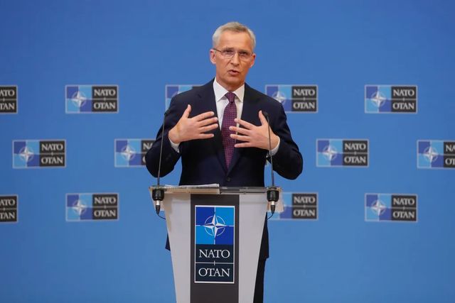 Secretarul general al NATO: Vom continua să aprovizionăm Ucraina cu arme grele