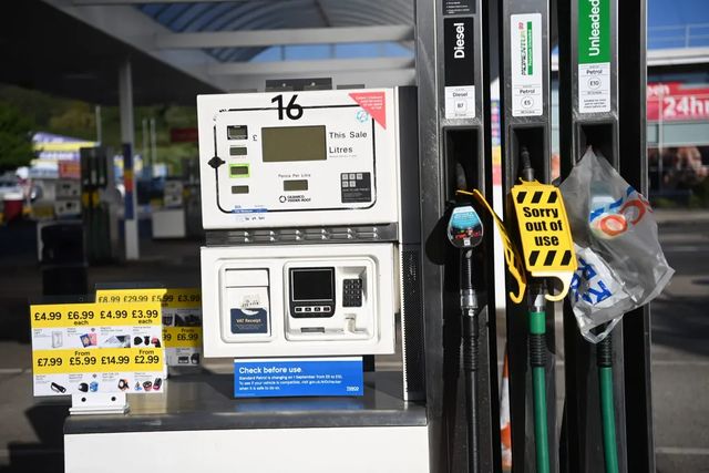 Prețul petrolului ar putea ajunge la 100 de dolari, cererea depășește oferta, spun analiștii