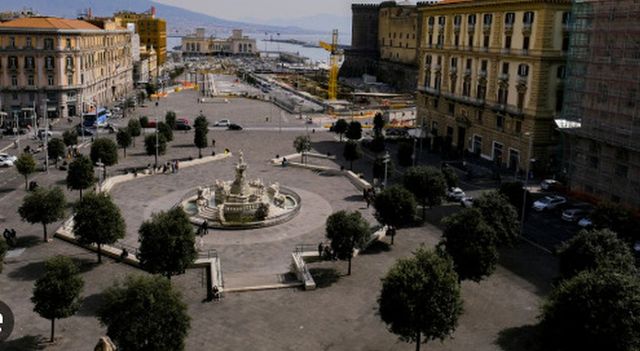 Napoli, come sta il 14enne accoltellato a Piazza Municipio: è stato operato, è in rianimazione