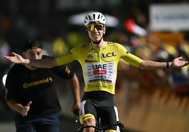 La gloria alienta a Pogacar y firma una victoria memorable en el Alpe d'Huez