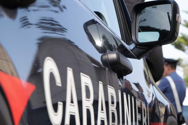 Napoli, sequestrata e violentata per ore ragazza conosciuta sui social