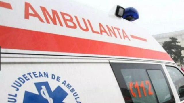 Un pacient care era transportat la spital a sărit din ambulanță și s-a aruncat în Dâmbovița