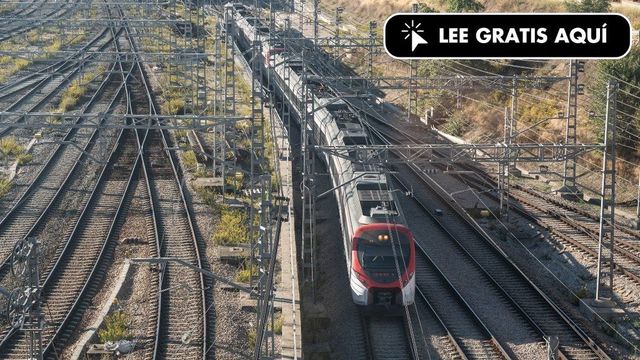 Adif y Renfe retirarán por piezas y durante las noches el tren descarrilado entre Atocha y Chamartín