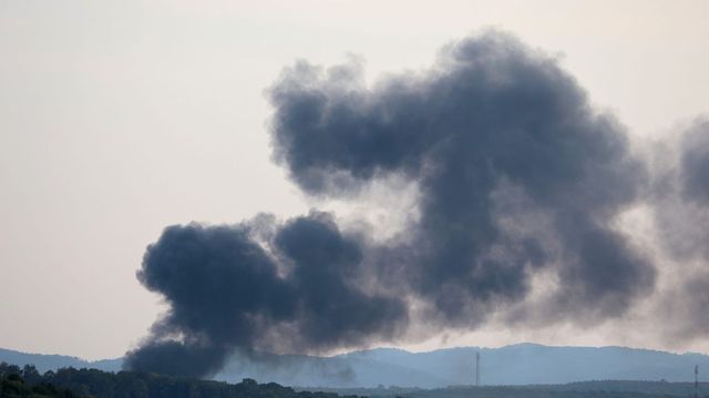 Kigyulladt egy háromszintes raktárépület Makón