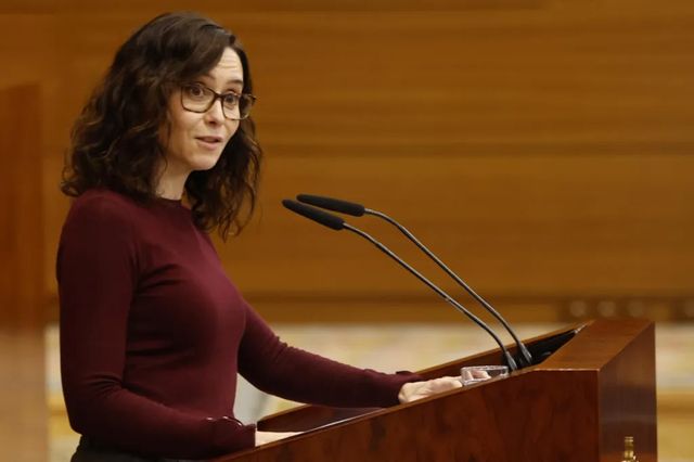 Ayuso acusa a Sánchez de comportarse como un «adolescente rebelde» ante la crisis con EE. UU.