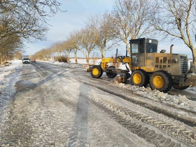 Drumurile naționale sunt practicabile, dar se circulă în condiții de iarnă