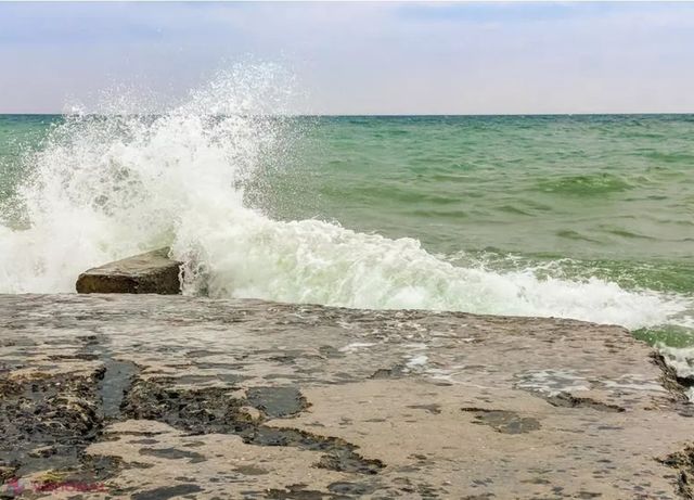 Toate plajele din Odesa, închise după ce calitatea apei mării s-a înrăutățit: „O groapă de gunoi și un cimitir de ani