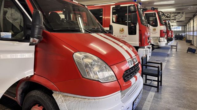 Пожар в зеленчукова борса в Бургас, има силно задимяване
