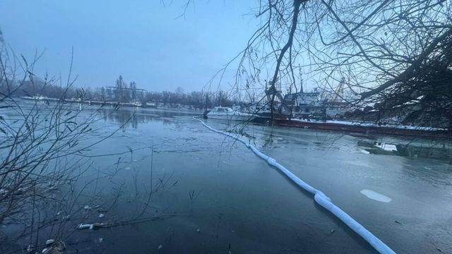 Два кораба заседнаха в Дунав заради ниски води