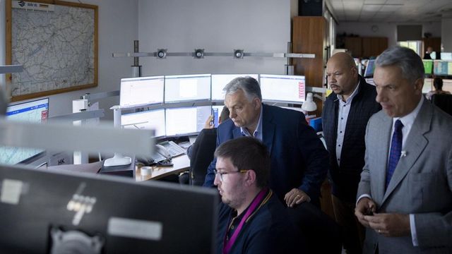 Lázár János bejelentette, jutalmat kapnak a MÁV dolgozói
