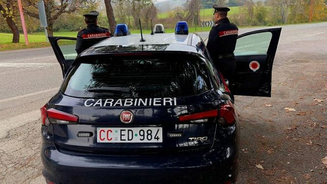 Presunti abusi su alunne minorenni, arrestato insegnante nel Brindisino