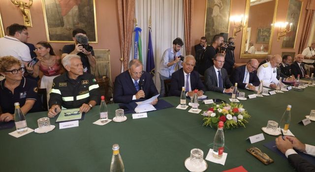 Campi Flegrei, Piantedosi in Prefettura per la consegna degli emendamenti