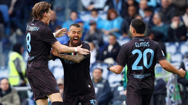 Lazio-Napoli 0-2, Conte resta agganciato alla vetta