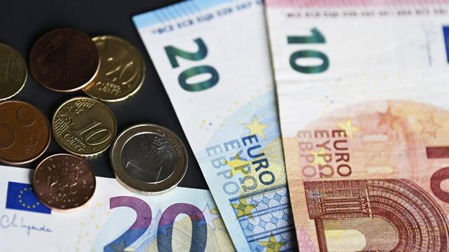 Курсът на еврото е в нова посока