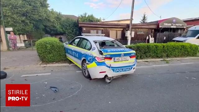 Polițiști răniți după ce un atocar a lovit autospeciala, la Constanța
