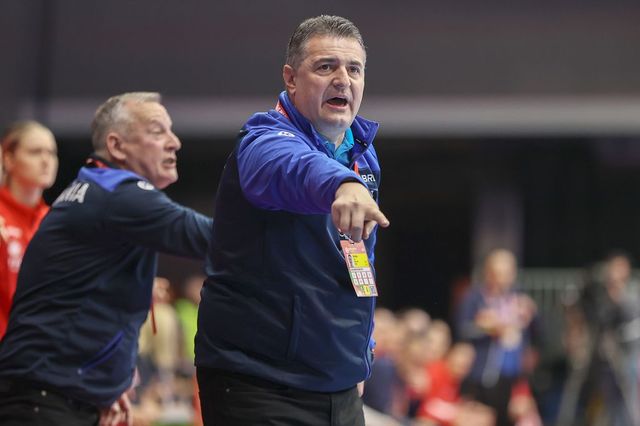 Naționala feminină de handbal a României a rămas fără antrenor