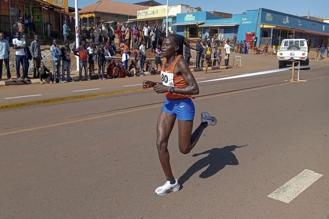 Atleta olimpică Rebecca Cheptegei a murit după ce fostul iubit a stropit-o cu benzină și i-a dat foc