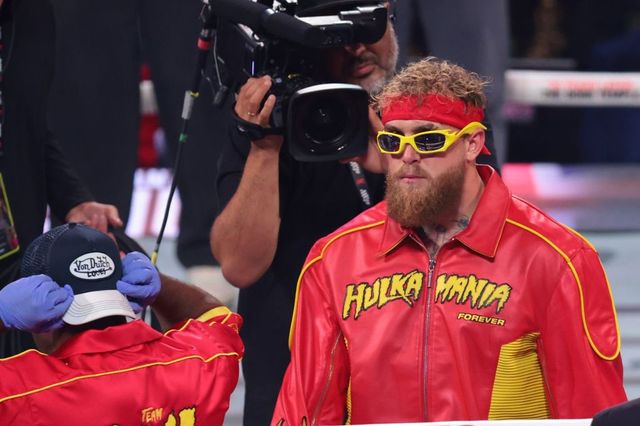 Gata cu circul: Jake Paul, youtuber-ul devenit boxer profesionist, pus la podea de Anthony Joshua