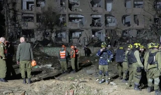 Media, 'oltre 100 feriti negli attacchi dell'Iran a Dimona e Arad in Israele'