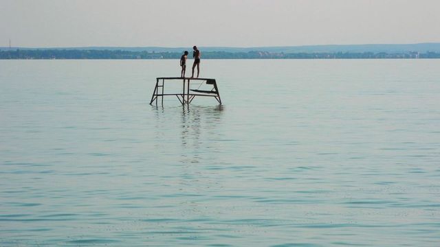 Naptej, kokain, hormonok: nagyobb veszélyben van a Balaton, mint hinnénk