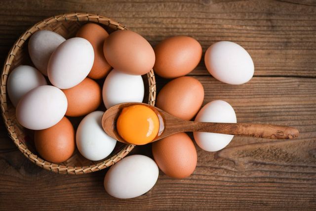 Amenzi de peste 380.000 de lei date de ANPC comercianților de ouă într-o singură zi