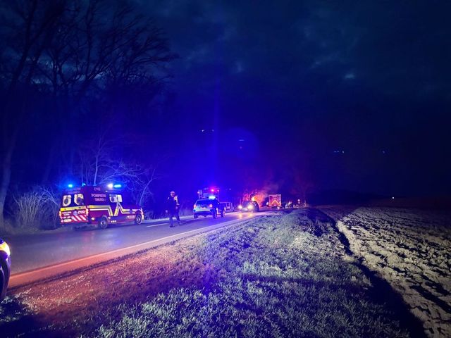 Grav accident în Neamț, între două mașini. Una a luat foc după impact, patru persoane au murit