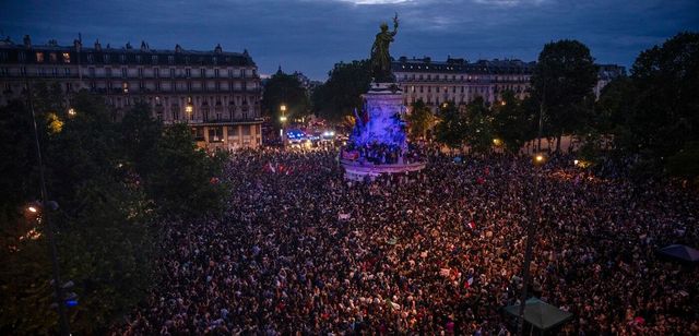 Francouzský premiér Attal v reakci na výsledky voleb oznámil, že podá demisi