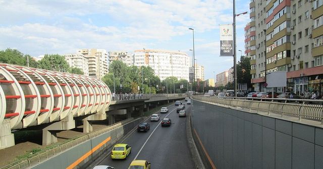 Un bărbat a murit după ce s-a aruncat de pe Pasajul Obor din Capitală