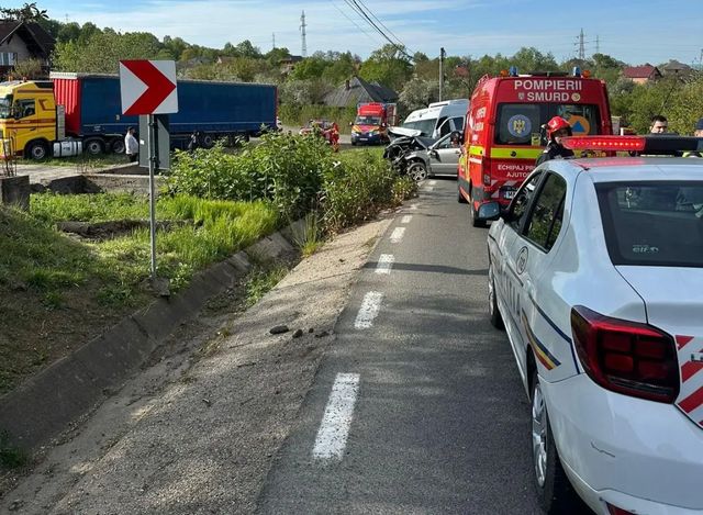 Accident cu 13 răniți între un microbuz și un autoturism, în Maramureș. Plan Roșu activat