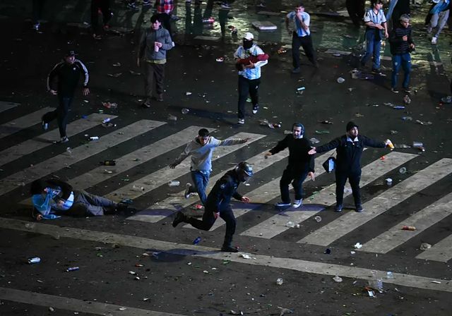 Incidentes en el Obelisco después de que Argentina perdiera la final del Mundial
