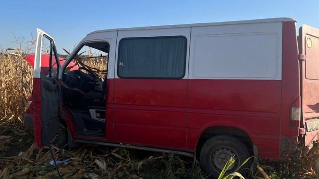 Șoferul unui microbuz a murit pe loc, după ce a pierdut controlul volanului și s-a răsturnat, la Anenii Noi