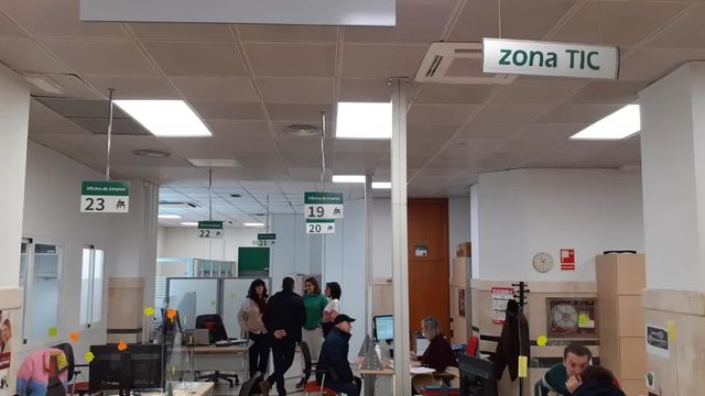 El sector servicios lidera el descenso del paro de mayo en Almería
