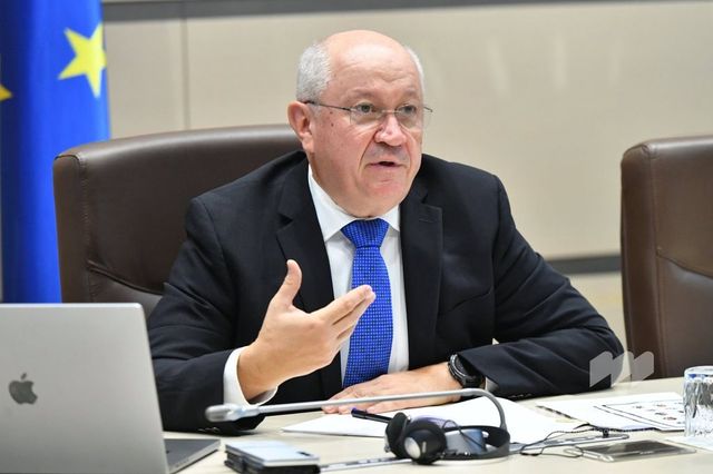 Bugetarii ar putea beneficia de salarii majorate începând cu luna septembrie, anunță Alexandru Munteanu