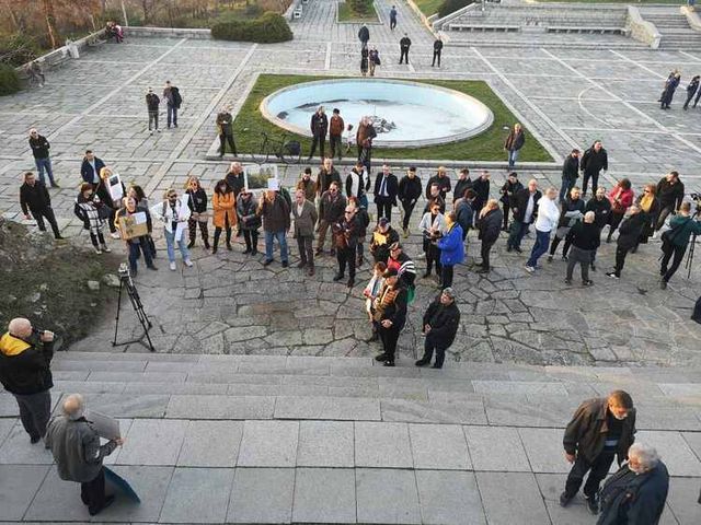 Контрапротест посрещна протест за събаряне на паметника на Альоша в Пловдив