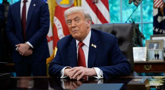 Trump, dal primo ottobre dazi al 25% sull'import di camion