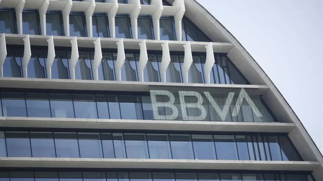 BBVA vende un 3% de Telefónica y reduce su histórica participación al 1,96%