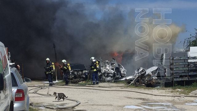 Голям пожар в индустриалната зона на Пловдив