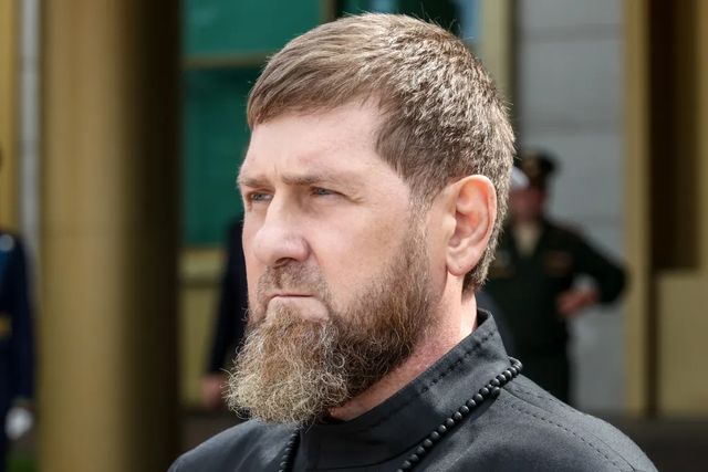 Ramzan Kadîrov promite un „răspuns dur” după ce o dronă ucraineană a lovit în plin un zgârie nori, mândria Ceceniei