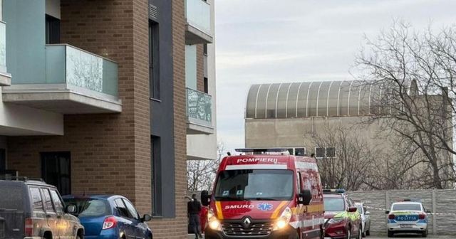 Un copil găsit fără viață în fața unui bloc cu 8 etaje din Oradea