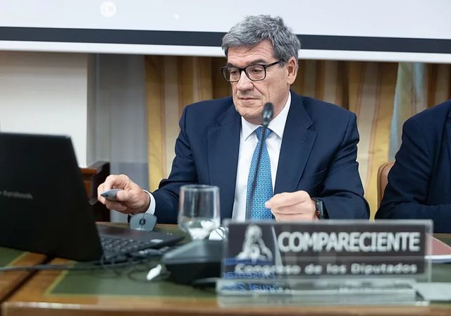 Escriva sugiere reducir la cotización de los parados para incentivar su vuelta al empleo