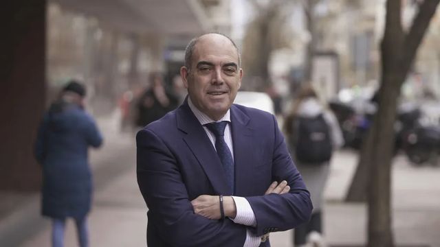 «Si el Gobierno pagara la baja desde el cuarto día, acabaríamos con el absentismo en España»