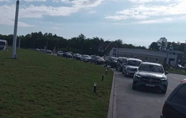 Cozi la vama Sculeni, pe sensul de ieșire din Republica Moldova