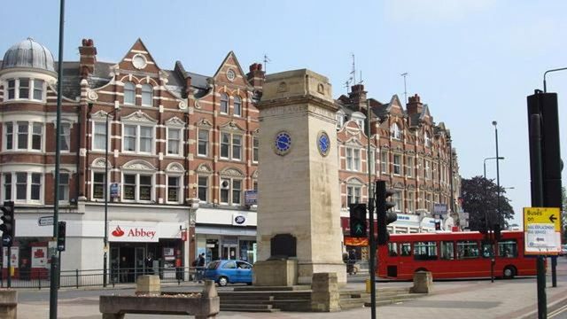 Due persone accoltellate in un quartiere ebraico a Londra