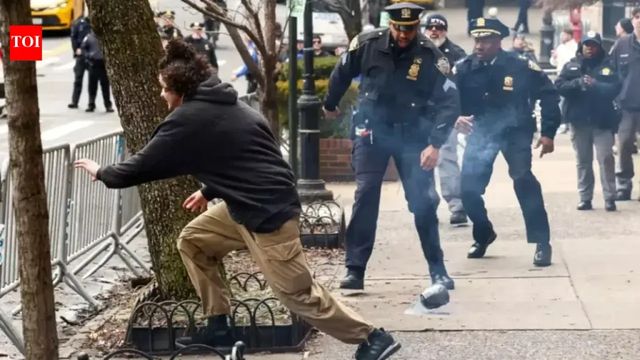 Explosive Devices Thrown Outside Mamdani’s New York Home Amid Anti-Muslim Protest