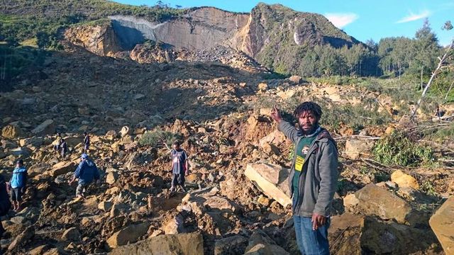 At least 100 feared dead after landslide strikes Papua New Guinea