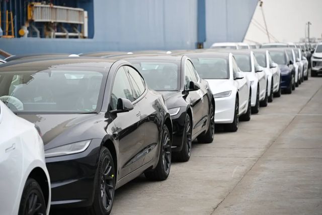 Tesla, găsită parțial vinovată pentru un accident mortal produs de Autopilot