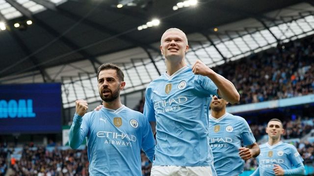 Soccer-Haaland nets four as Man City rout Wolves 5-1